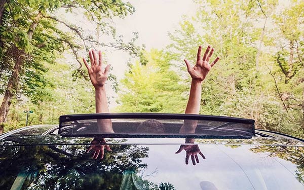 汽車天窗原理和優缺點—艾普智能.jpg 汽車天窗原理和優缺點—艾普智能.jpg