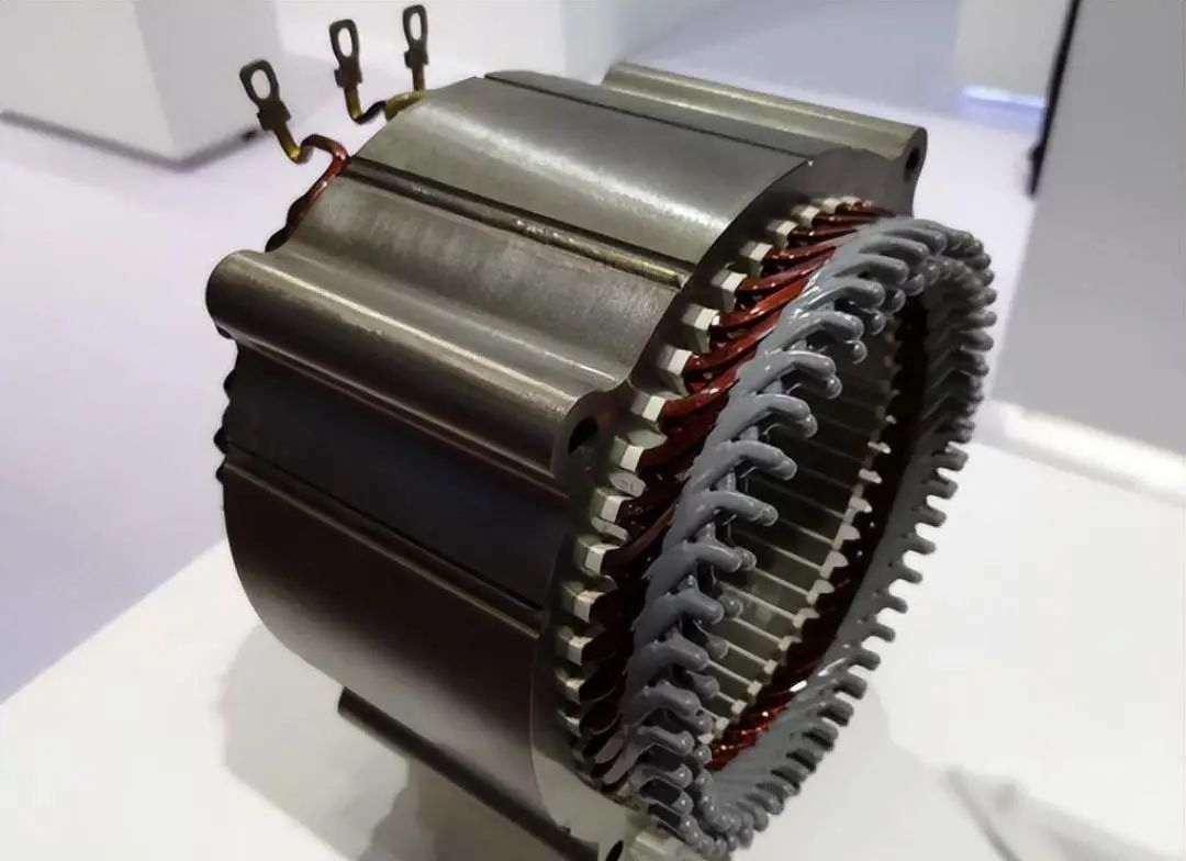 與圓形電機相比,為什么扁線電機更適合新能源汽車領(lǐng)域?—AIP艾普.jpg 與圓形電機相比,為什么扁線電機更適合新能源汽車領(lǐng)域?—AIP艾普.jpg