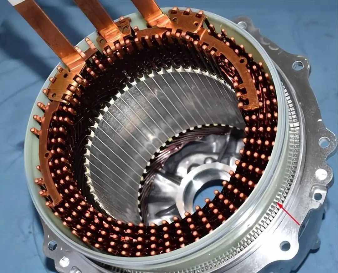 與圓形電機相比,為什么扁線電機更適合新能源汽車領(lǐng)域?—AIP艾普.jpg 與圓形電機相比,為什么扁線電機更適合新能源汽車領(lǐng)域?—AIP艾普.jpg
