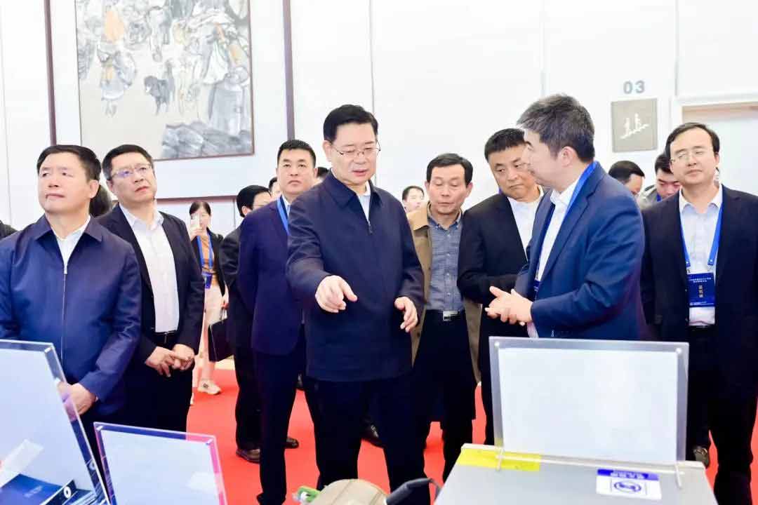 AIP受邀參加青島市新能源汽車產業鏈供需對接大會—AIP艾普.jpg AIP受邀參加青島市新能源汽車產業鏈供需對接大會—AIP艾普.jpg