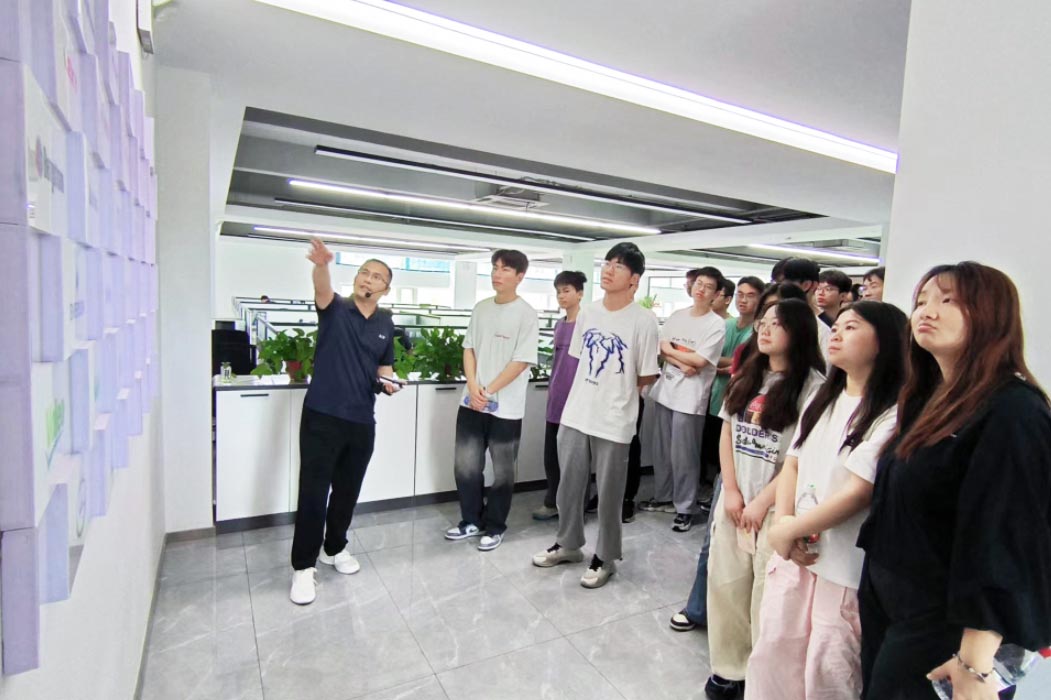 中國石油大學(華東)師生走進艾普智能,攜手共促產學研深度融合 中國石油大學(華東)師生走進艾普智能,攜手共促產學研深度融合