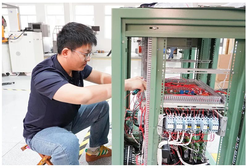 五一假期集結(jié)攻堅,艾普以全員之力保障客戶訂單交付! 五一假期集結(jié)攻堅,艾普以全員之力保障客戶訂單交付!